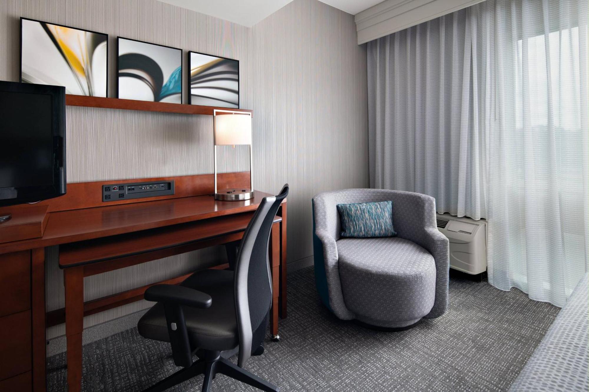 Hotel Courtyard By Marriott Raleigh North/Triangle Town Center Esterno foto